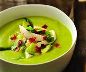 Sopa Fría de Aguacate con Coco