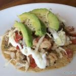 Tostadas Picantes de Frijoles y Aguacate